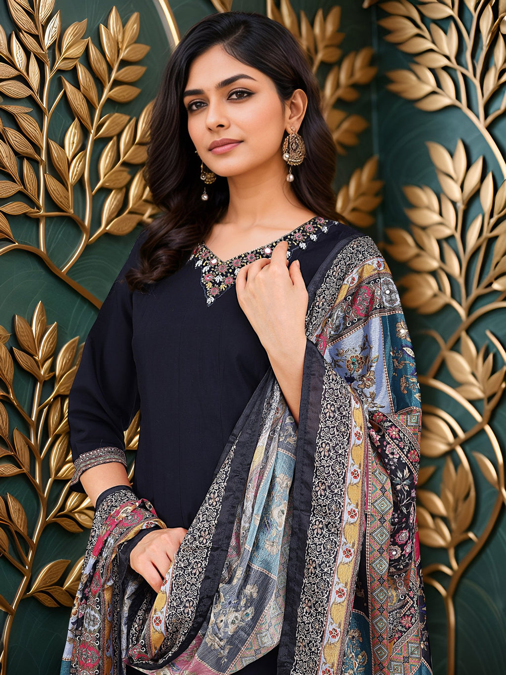 Navy Blue Pure Silk Embroidered Ethnic Kurta Set — dupatta close up — Blue Pure Silk — Banwaree