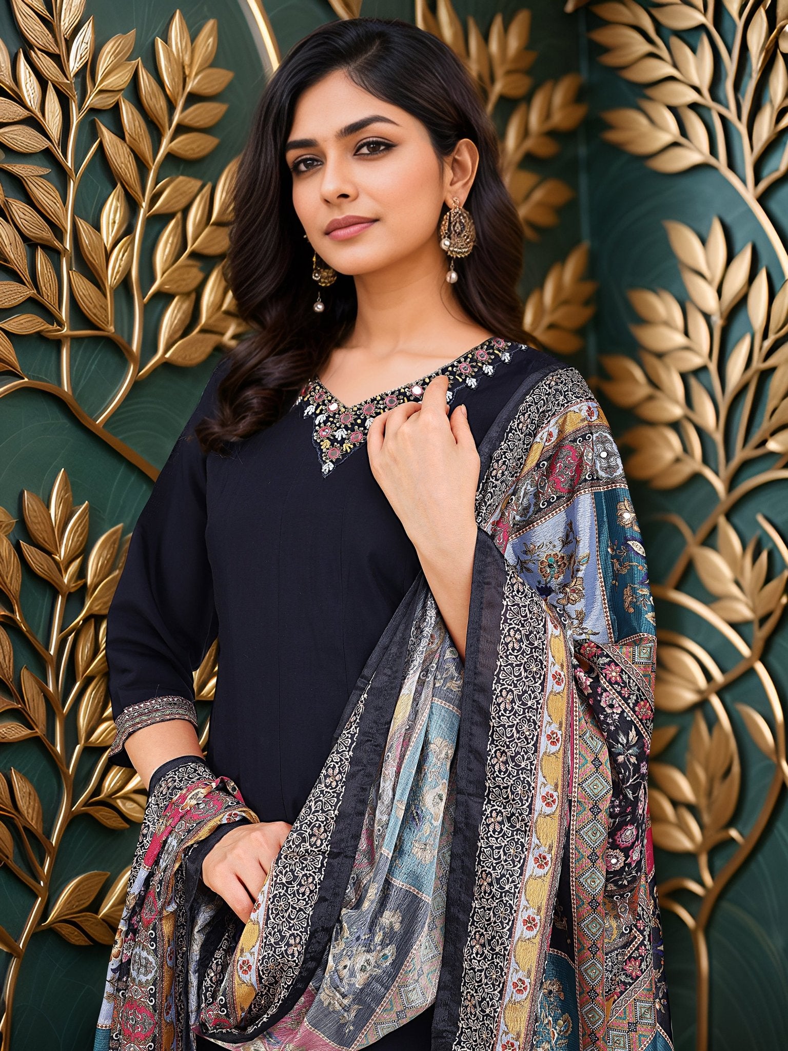 Navy Blue Pure Silk Embroidered Ethnic Kurta Set — dupatta close up — Blue Pure Silk — Banwaree