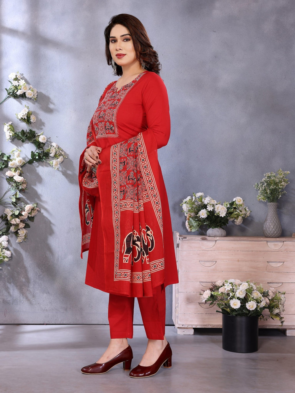 Red Pure Cotton Printed Kurta Set — side view — Red Pure Cotton women — Banwaree