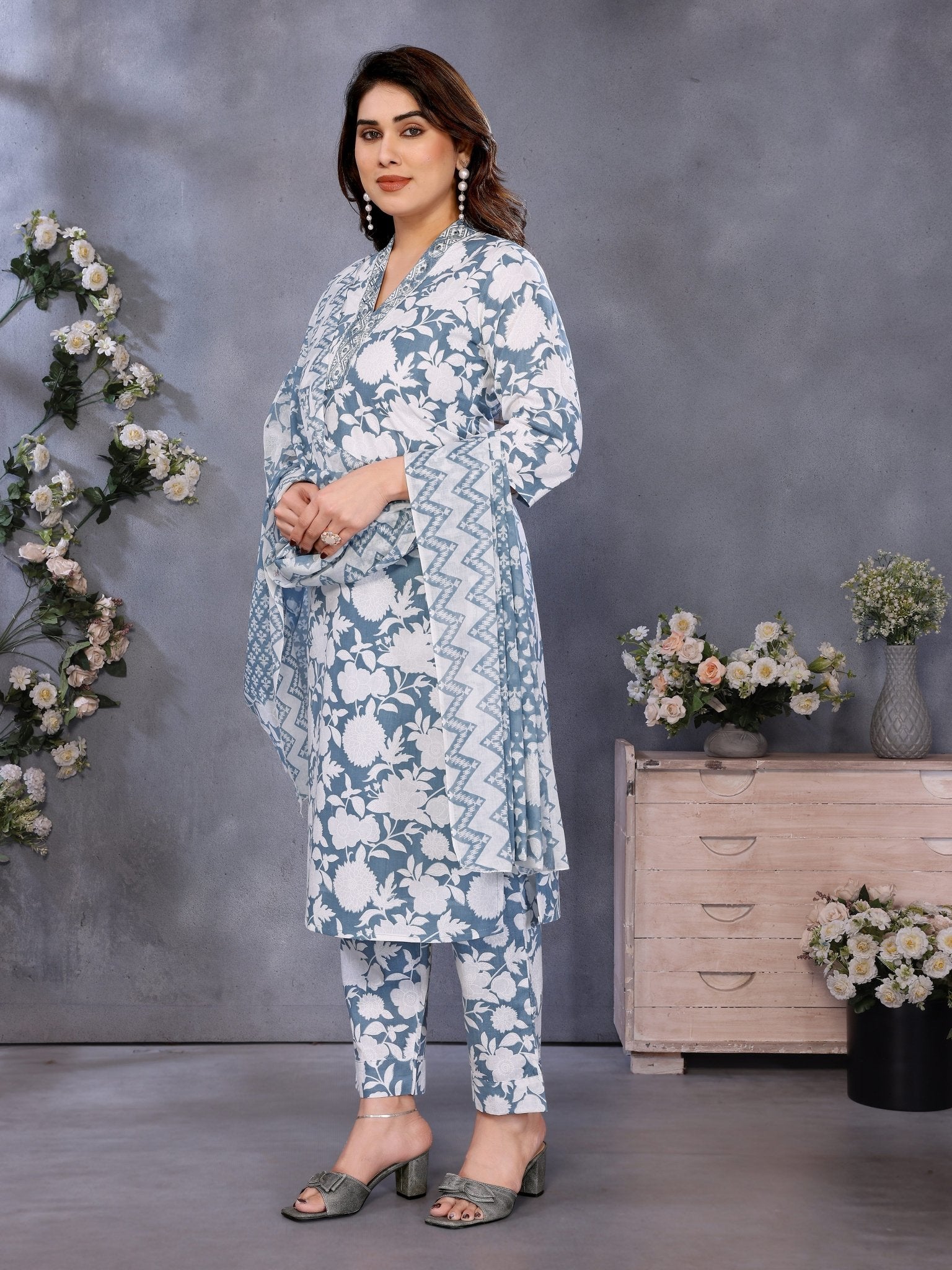 Printed Blue Kurta Set in Cotton Blend — side view — Blue Cotton Blend women — Banwaree