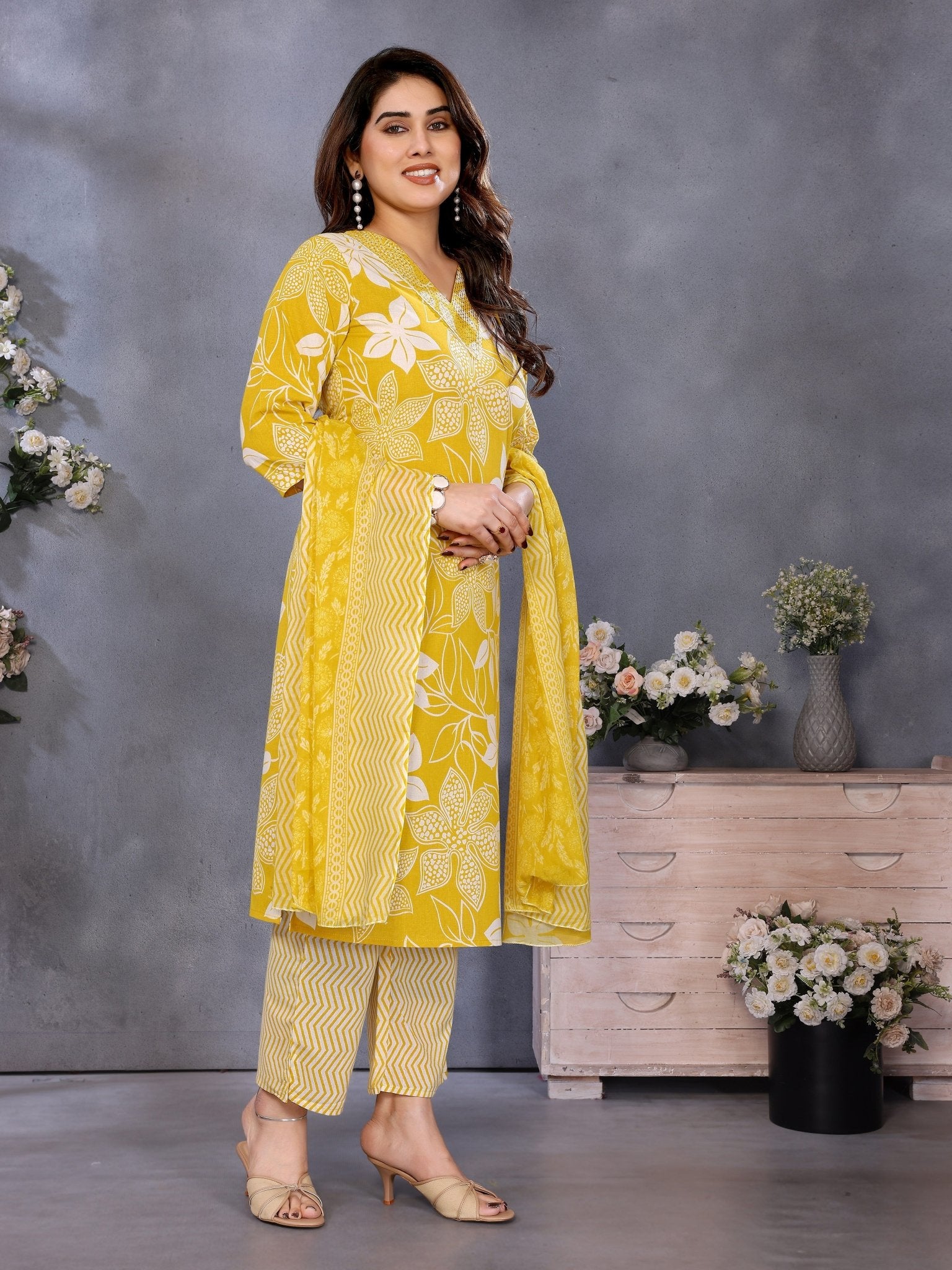 Yellow Cotton Blend Kurta Set — side view — Yellow Cotton Blend women — Banwaree