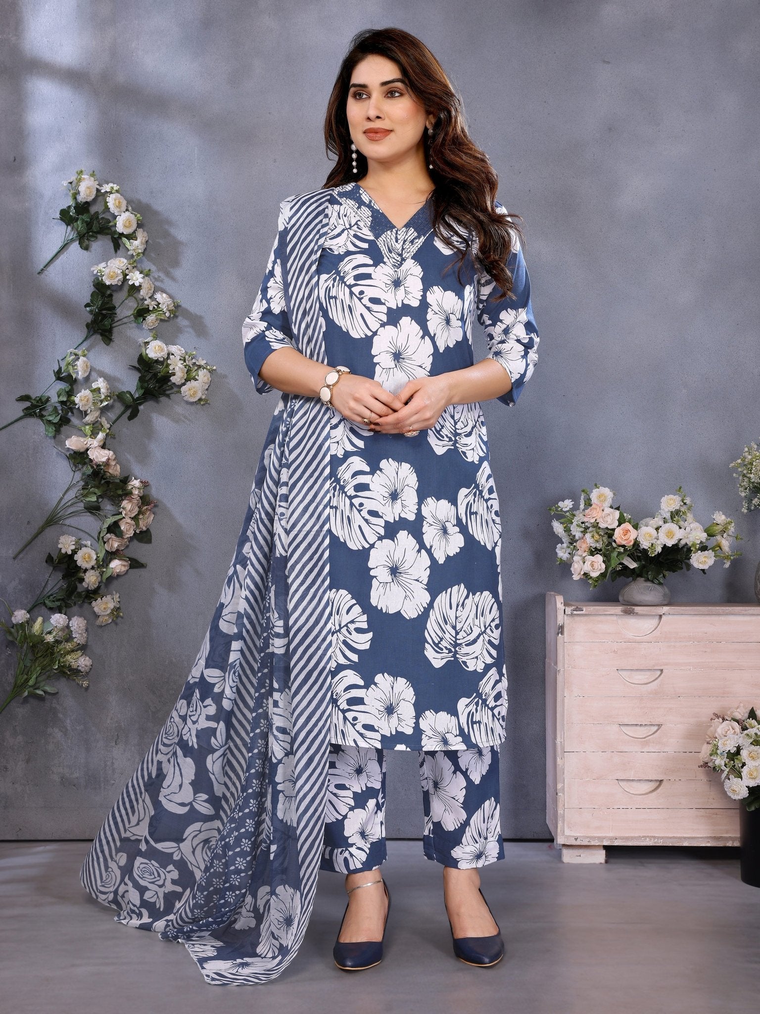 Blue Indian Kurta Set — fabric detail — Blue breathable cotton blend