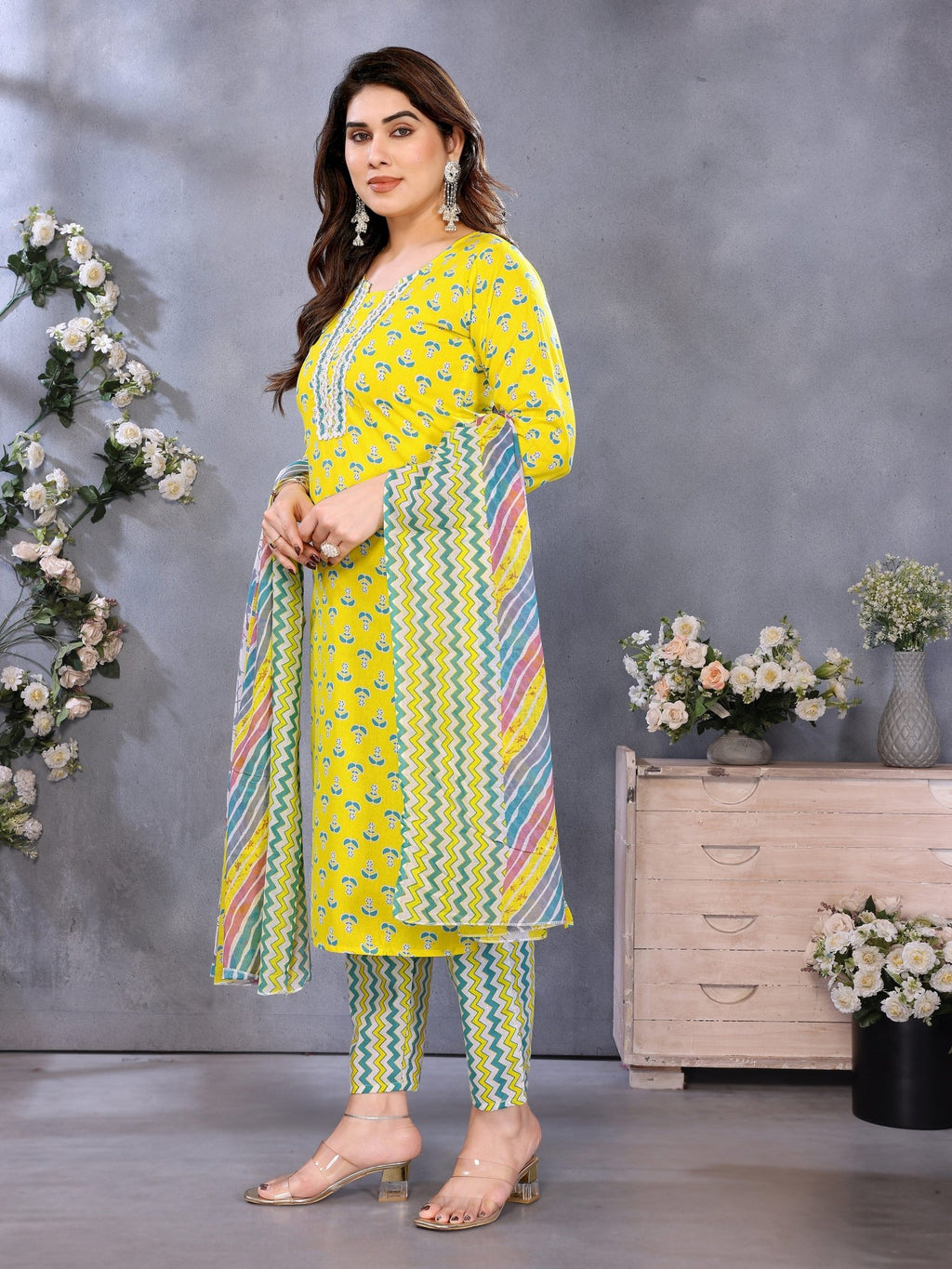 Yellow Printed Cotton Blend Kurta Set — side view — Yellow Cotton Blend women — Banwaree
