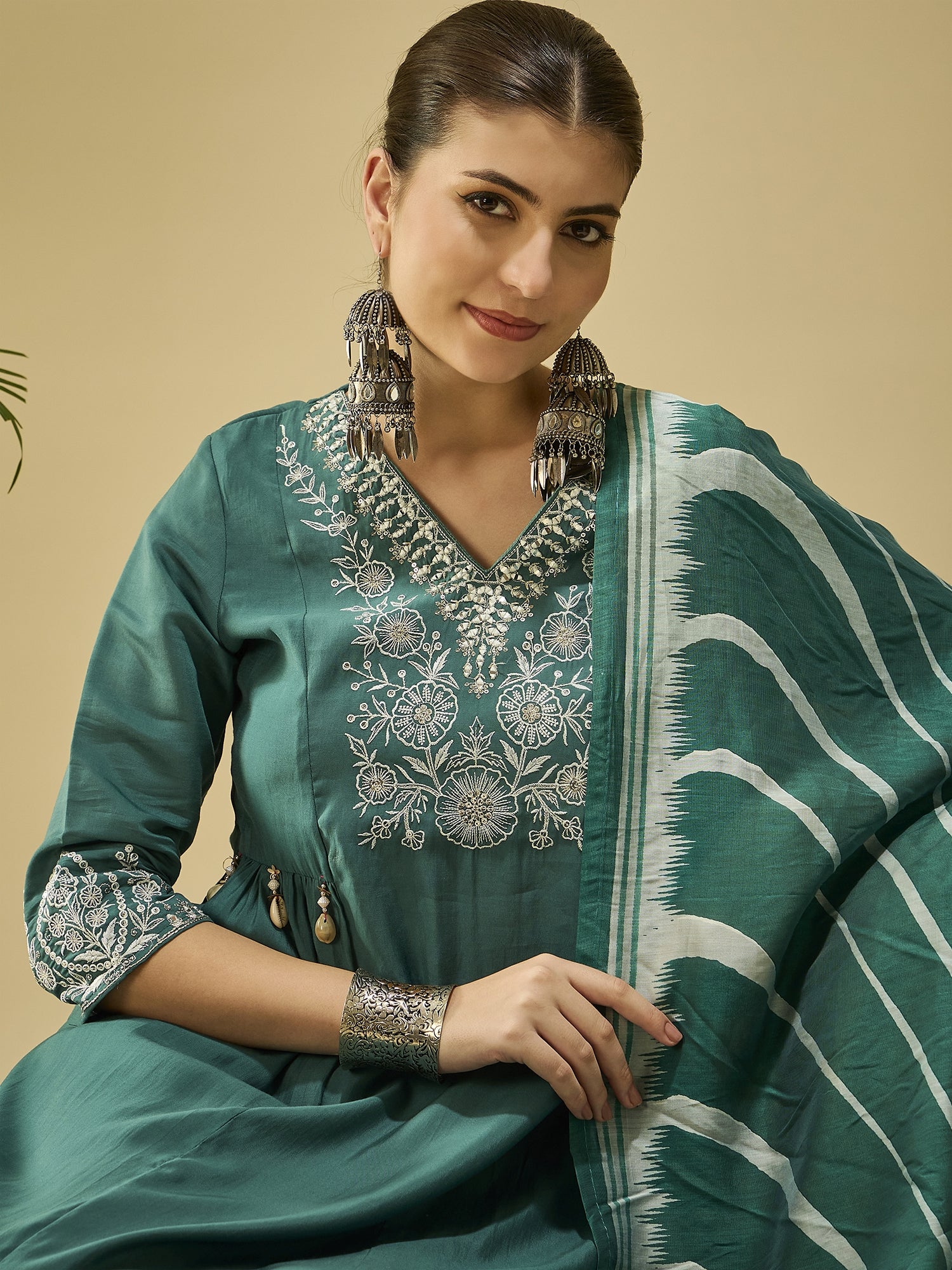 Green Embroidered Silk Blend Kurta Set — festive styling — graceful silk blend — Banwaree