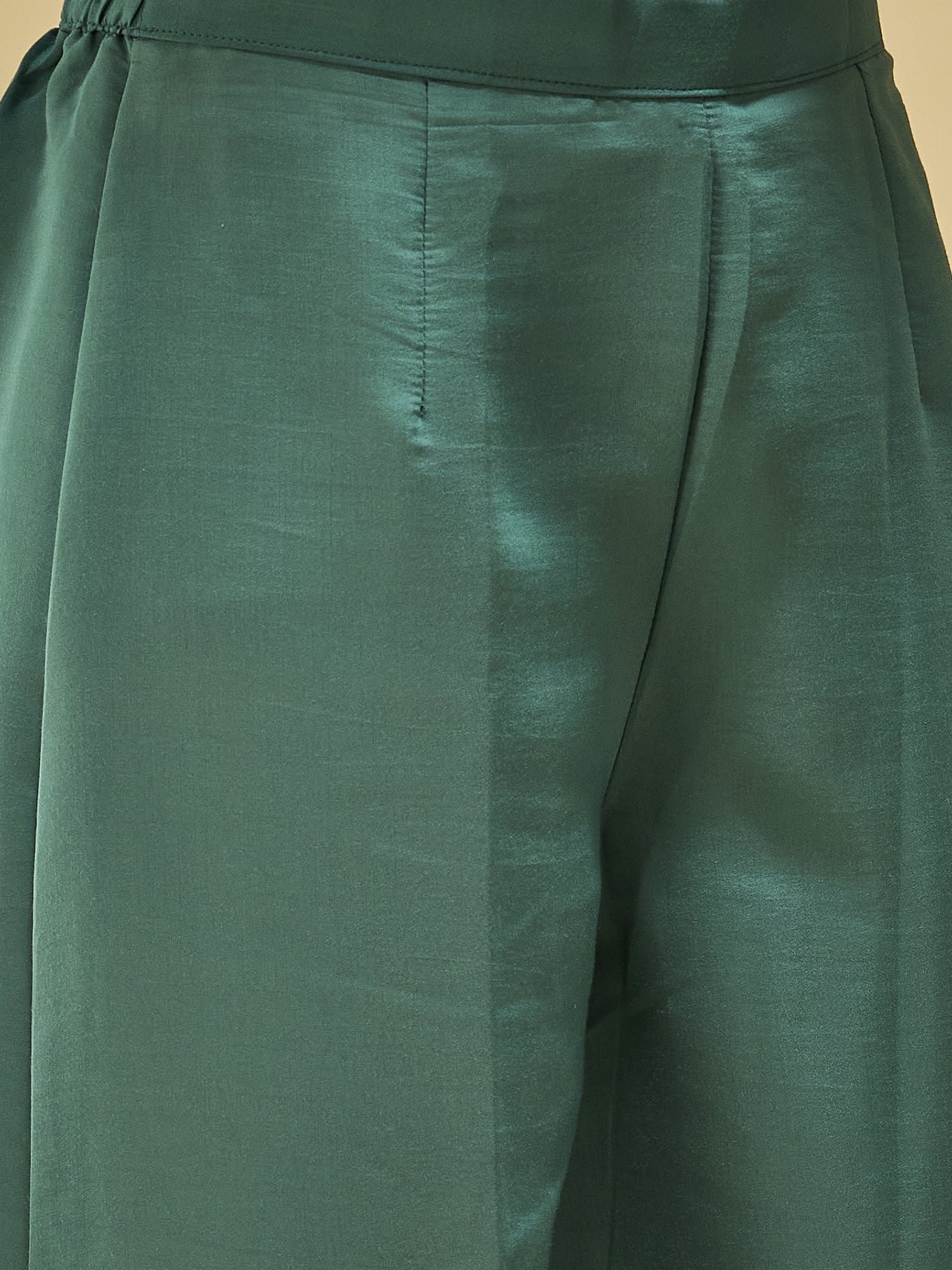 Green Embroidered Silk Blend Kurta Set — dupatta close up — Green Silk Blend — Banwaree