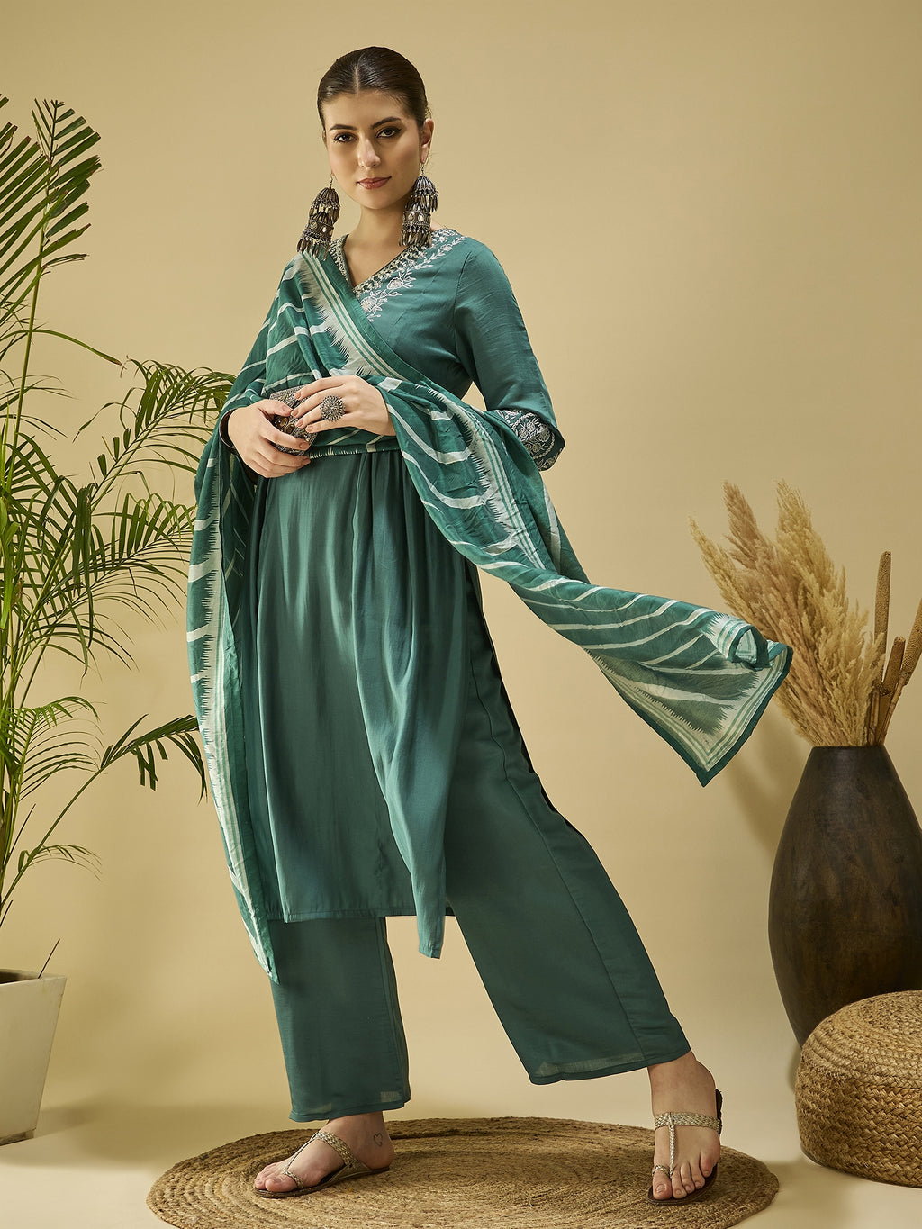 Green Embroidered Silk Blend Kurta Set — flat lay — silk kurta set party wear — Banwaree India
