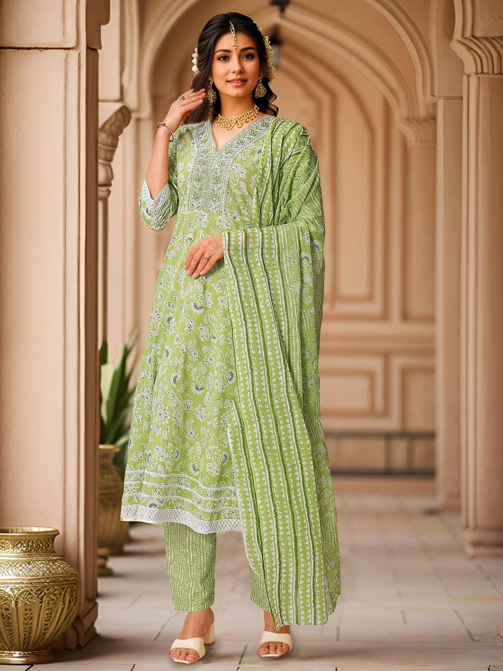 Green Indian Kurta Set — front view — pure cotton ethnic wear women