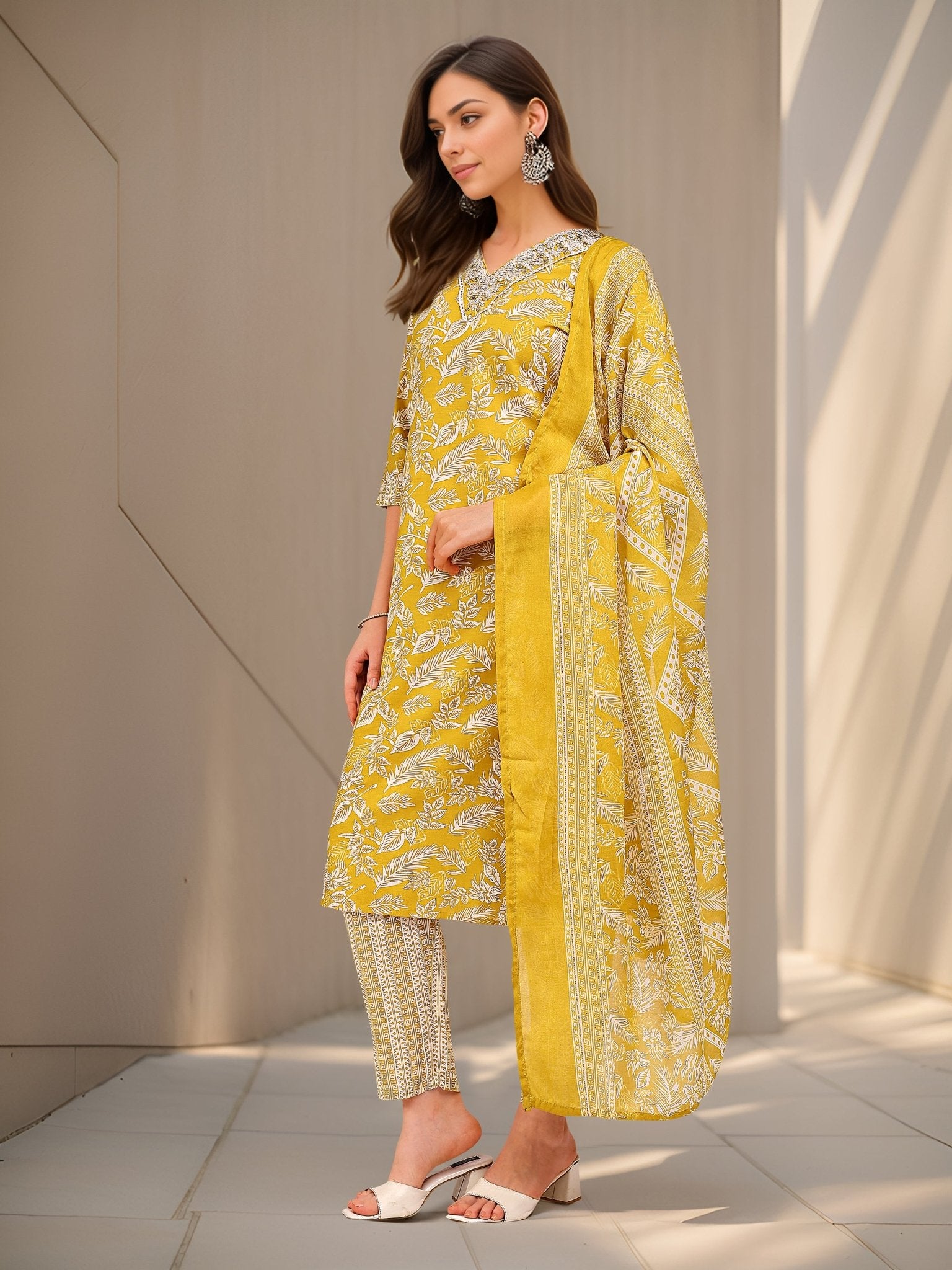 Yellow Printed Cotton Blend Ethnic Kurta Set — side view — Yellow Cotton Blend women — Banwaree