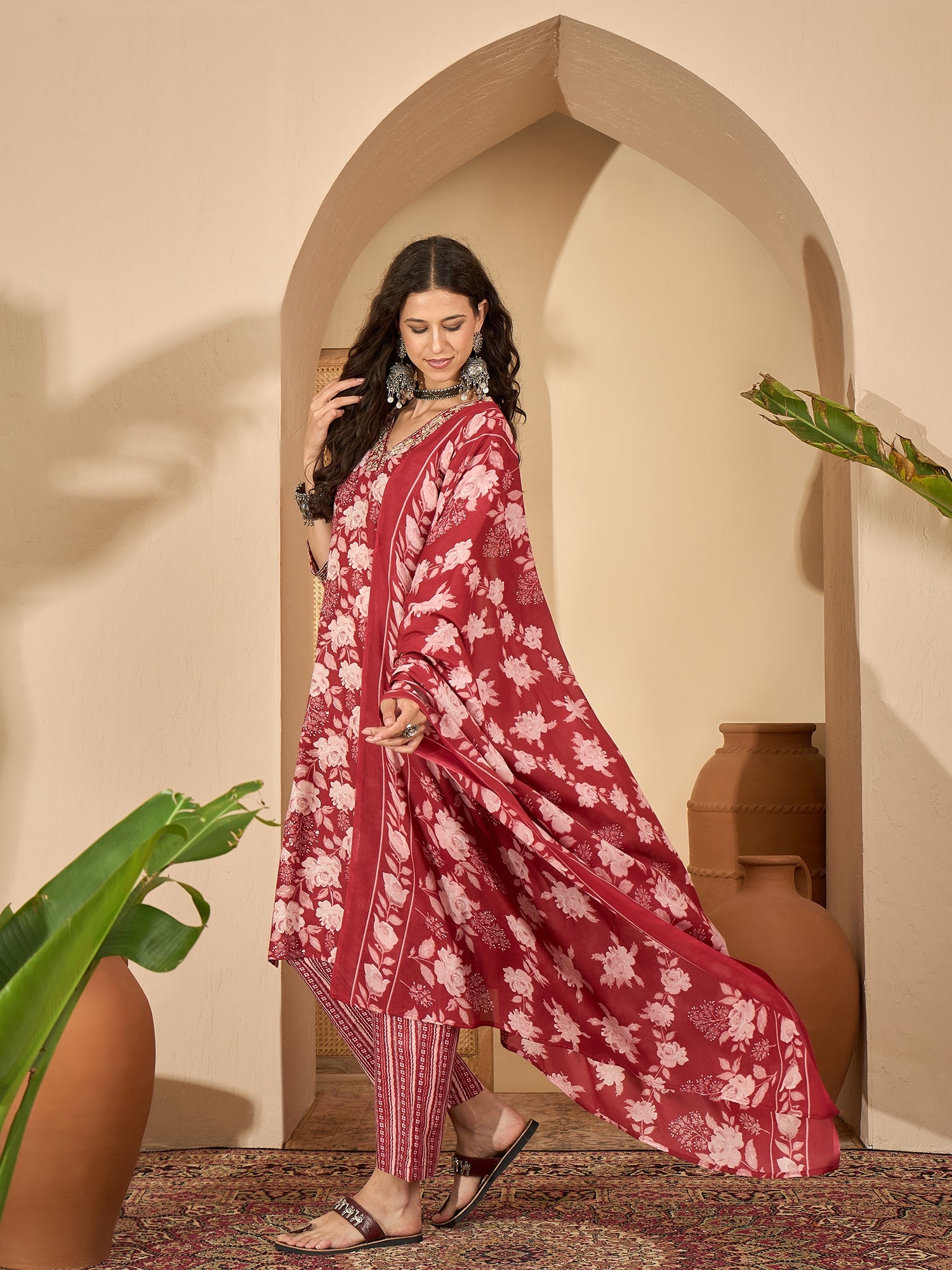 Maroon Cotton Blend Printed Kurta Set — side view — Maroon Cotton Blend women — Banwaree