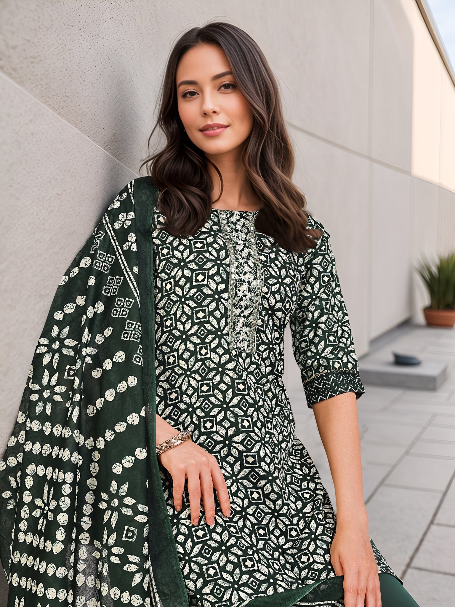 Green Printed Cotton Blend Kurta Set — dupatta close up — Green Cotton Blend — Banwaree