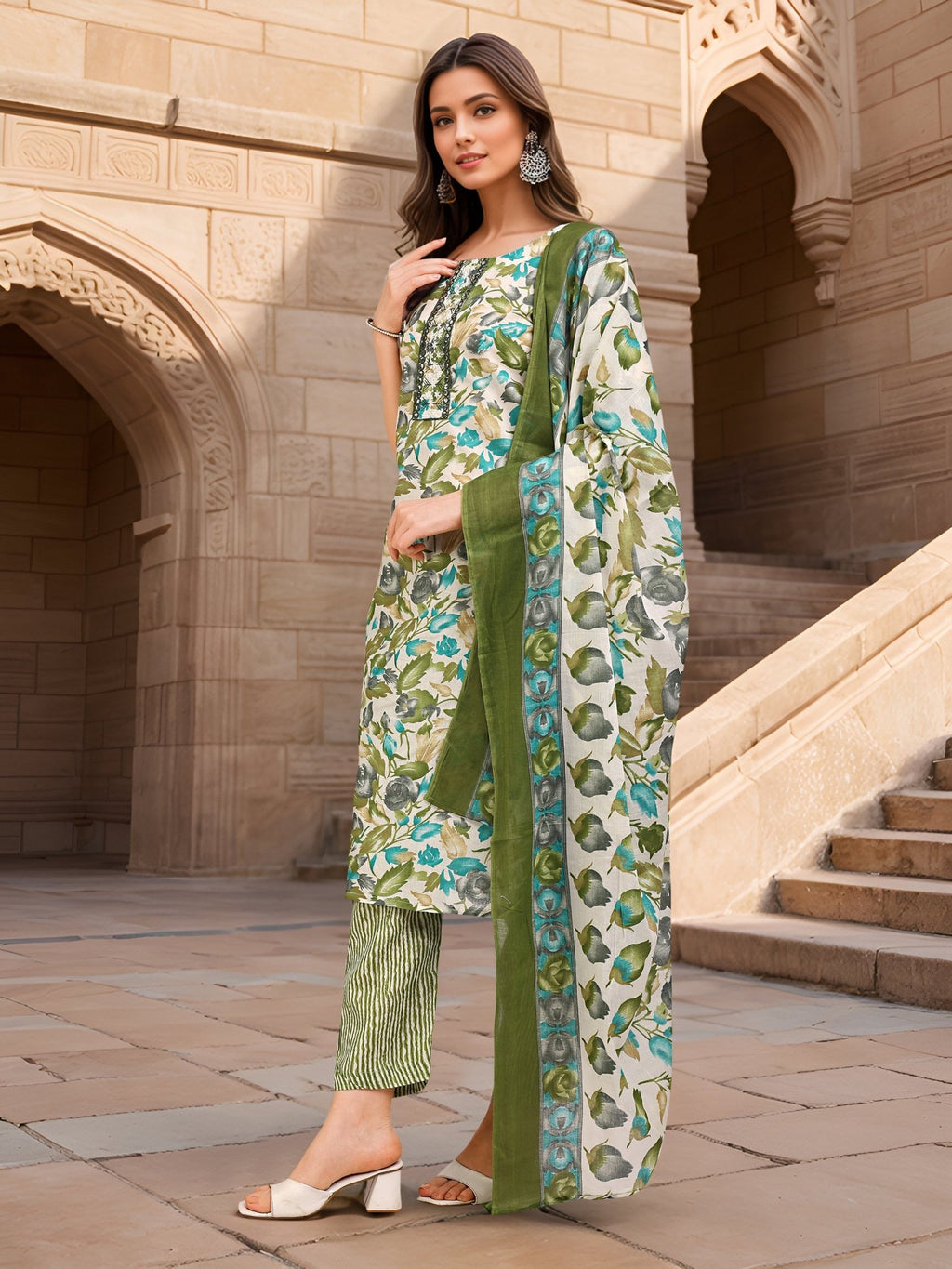 Green Cotton Blend Printed Ethnic Kurta Set — side view — Green Cotton Blend women — Banwaree